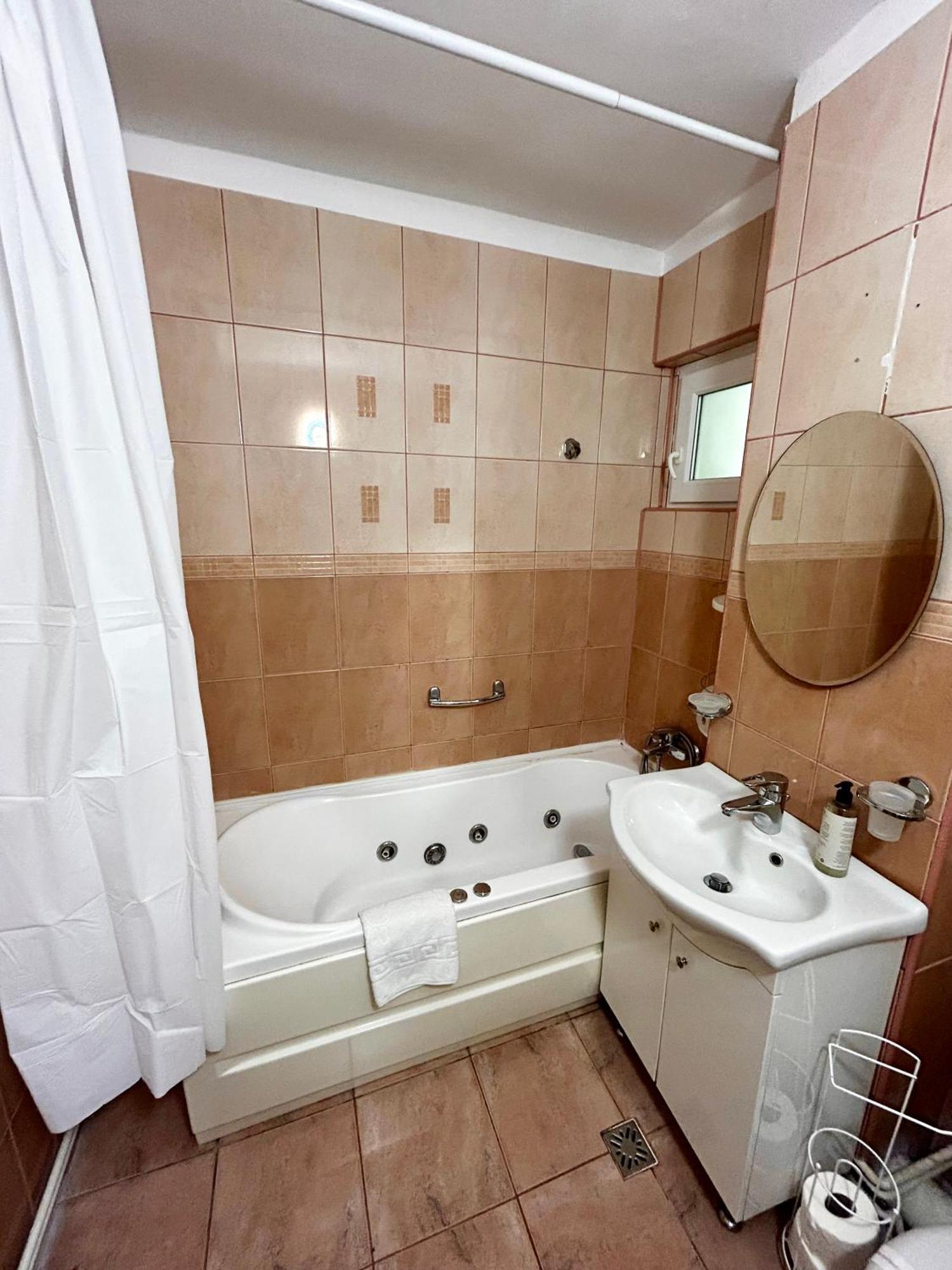 Jad - Familiy 4 Rooms Apartment - Near Forest And Historic Center - Racadau Brasov Luaran gambar